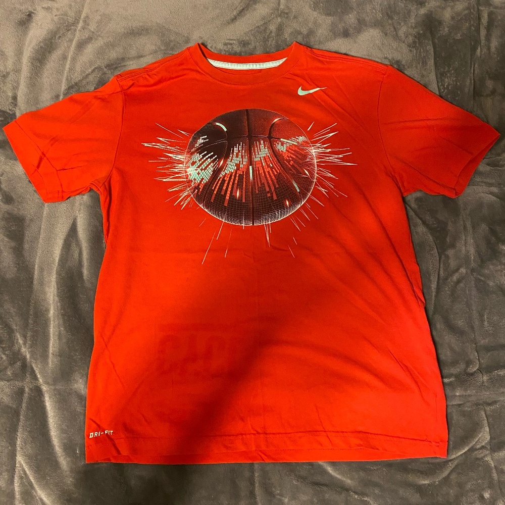 Nike Short Sleeve Shirt Size: Medium